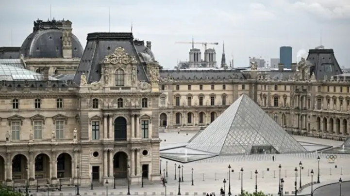 Cảnh sát Pháp bắt nghi phạm vụ trộm tại Bảo tàng Louvre